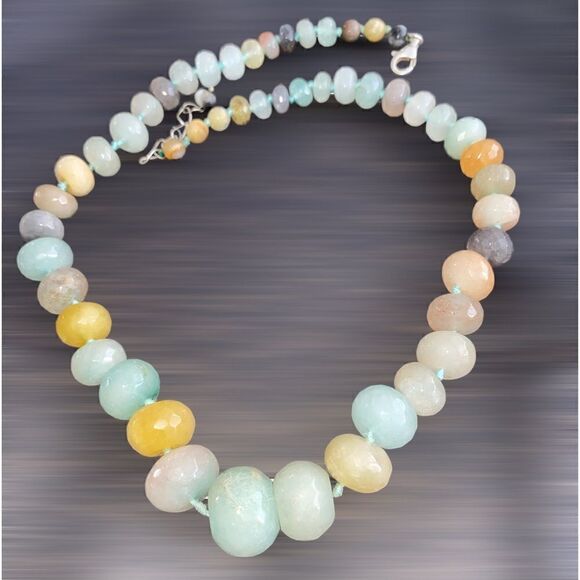 18” adj clasp graduated jade/quartz silk knotted necklace. - Picture 1 of 10